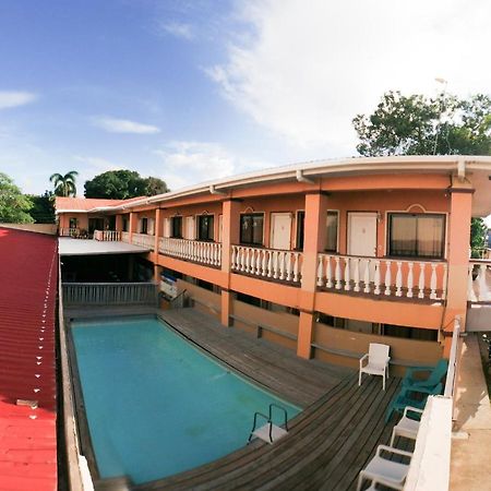 Uw Oasis Hotel La Ceiba Buitenkant foto