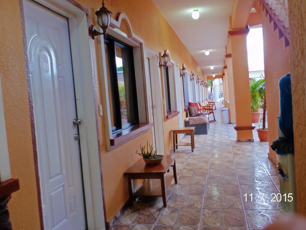 Uw Oasis Hotel La Ceiba Buitenkant foto