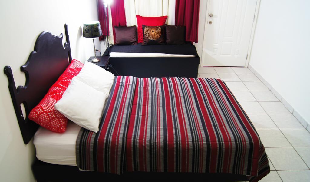 Uw Oasis Hotel La Ceiba Kamer foto