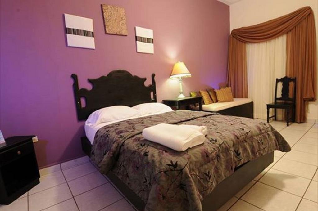 Uw Oasis Hotel La Ceiba Buitenkant foto