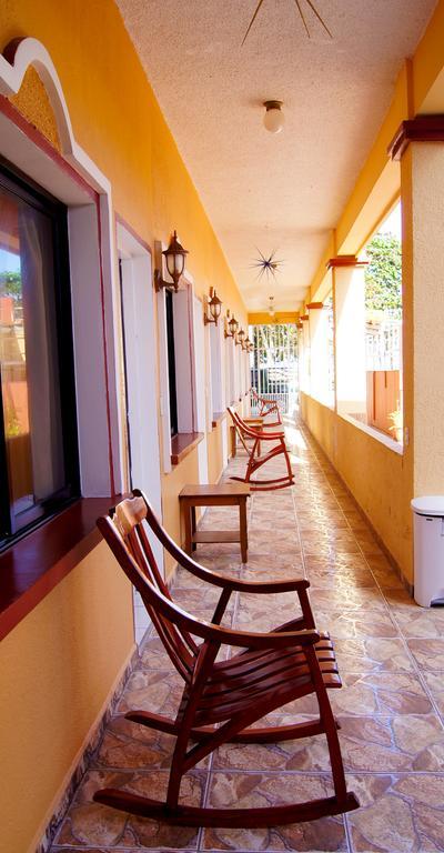 Uw Oasis Hotel La Ceiba Buitenkant foto