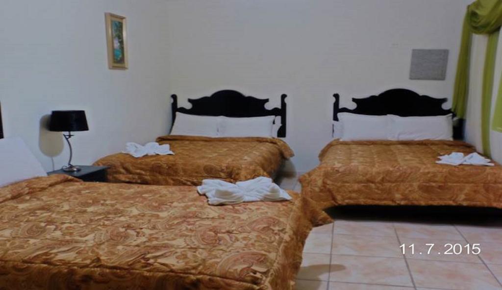 Uw Oasis Hotel La Ceiba Kamer foto
