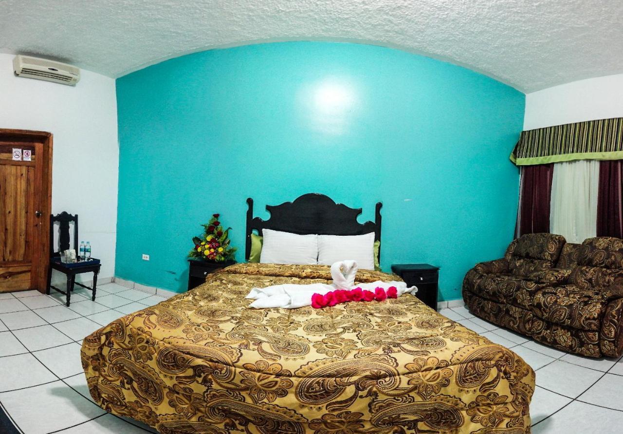 Uw Oasis Hotel La Ceiba Buitenkant foto