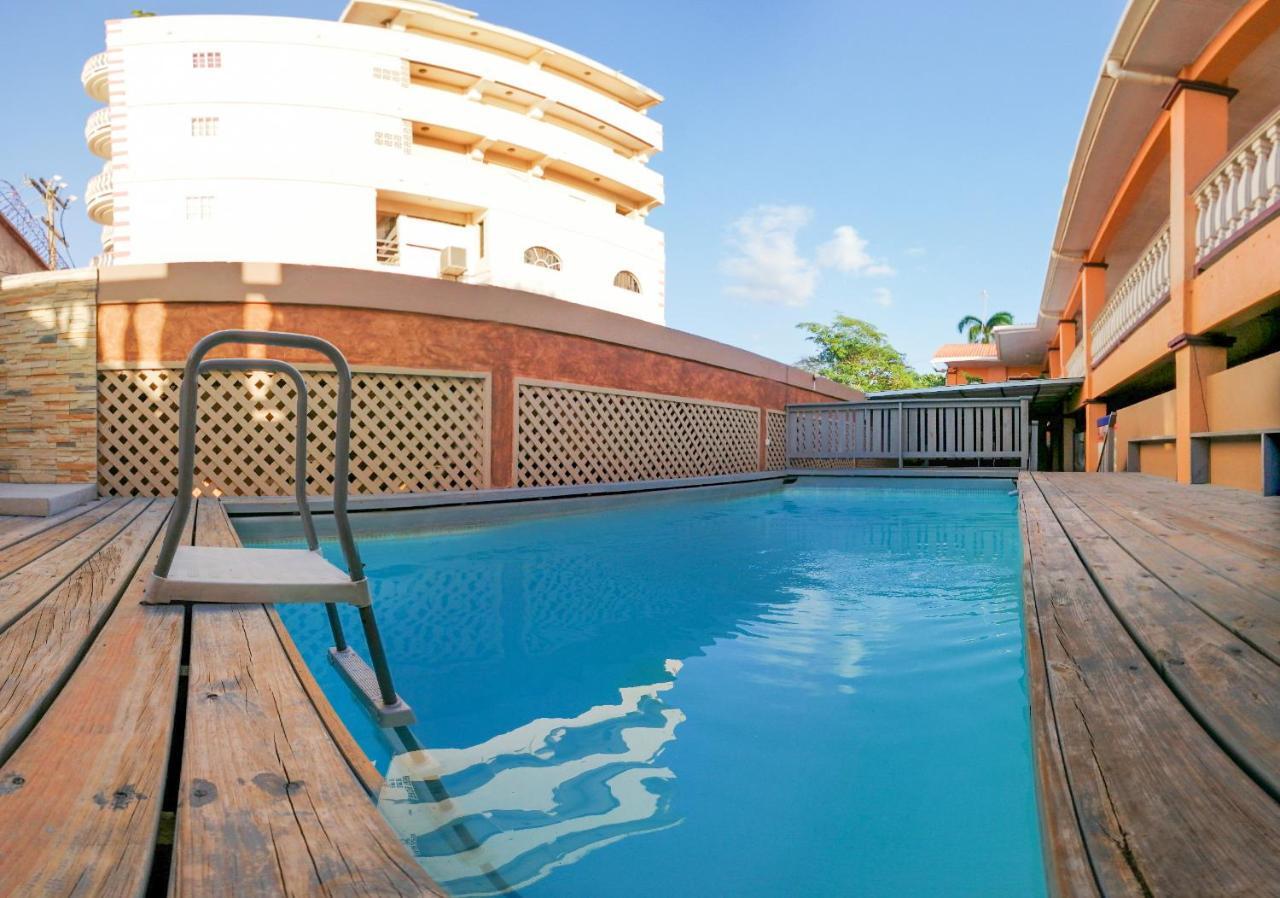 Uw Oasis Hotel La Ceiba Buitenkant foto