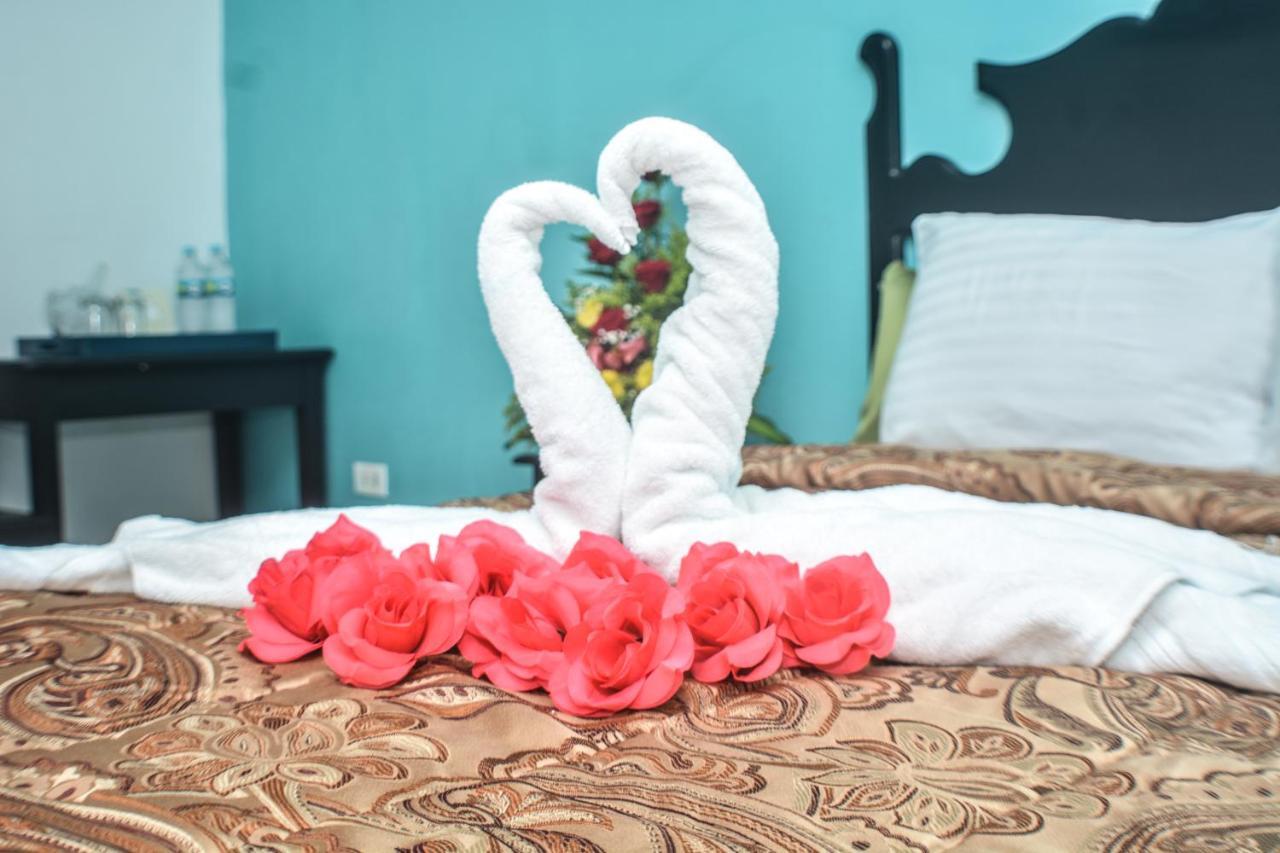 Uw Oasis Hotel La Ceiba Buitenkant foto